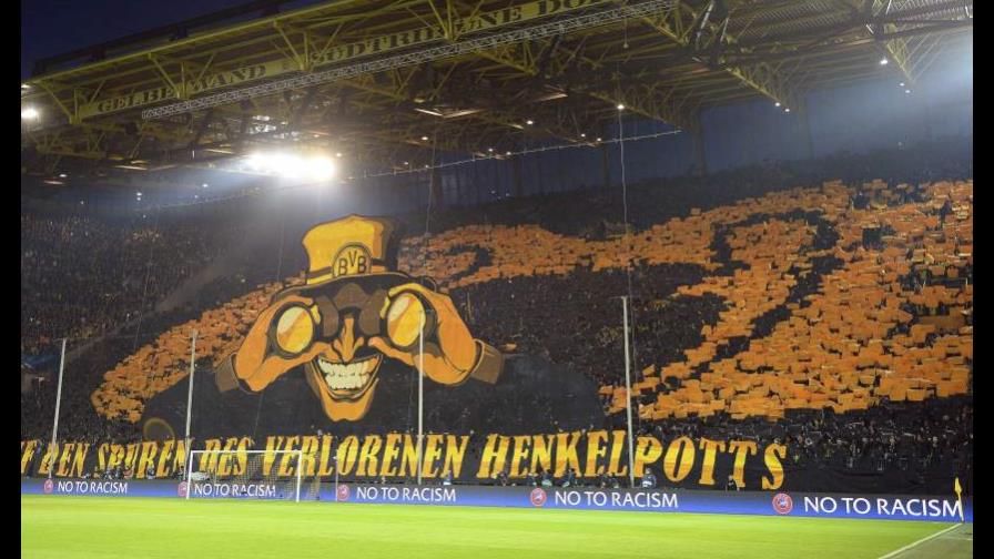 Hallan bomba de la Segunda Guerra Mundial en estadio de fútbol Hallan bomba de la Segunda Guerra Mundial en estadio de fútbol