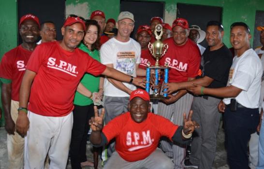 San Pedro de Macorís gana softbol torneo Rubén Toyota