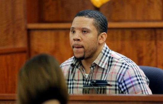 Hombre que demandó a Aaron Hernández testifica en juicio