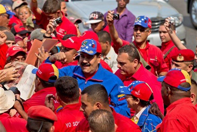 Maduro incrementa en 30% salario mínimo; analistas y oposicion lo critican