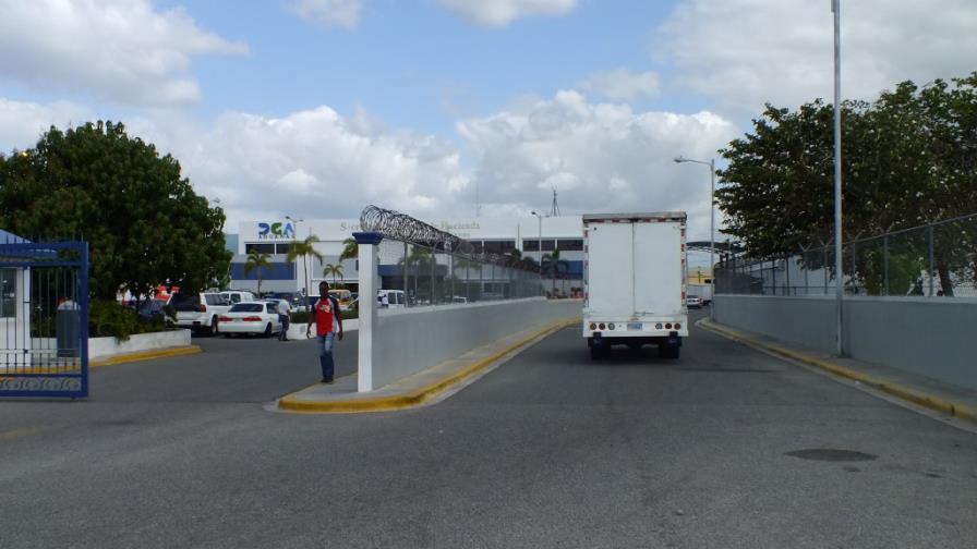 Roban por segunda vez mercancías de correos privados en el AILA