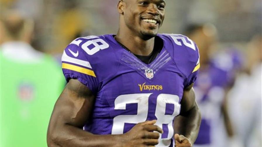 Adrian Peterson vuelve con Vikings de Minnesota