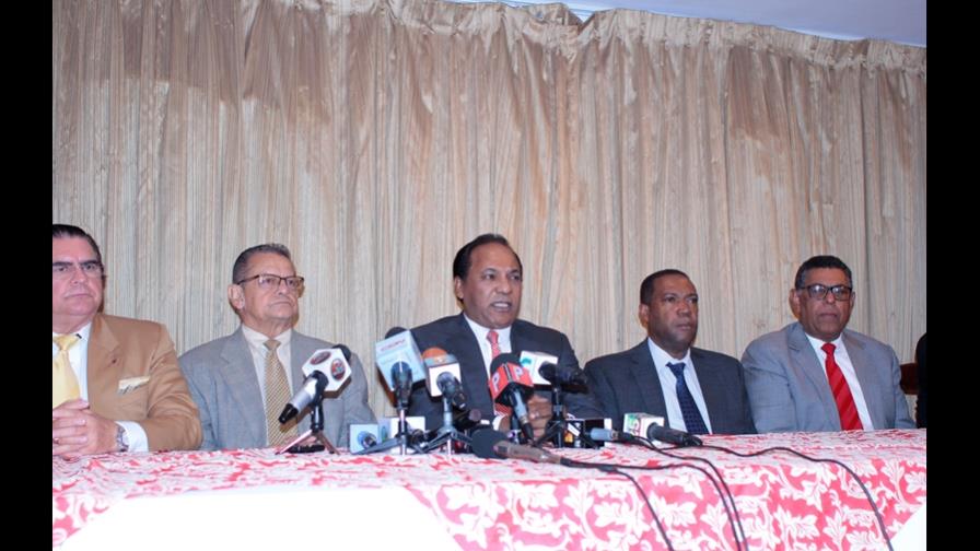 Zorrilla Ozuna propone incluir voto militar en la reforma constitucional