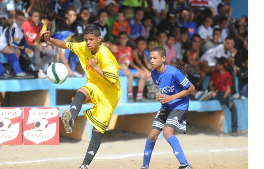 Definen las semifinales en la Copa Coca-Cola de Fútbol Inter-Escolar 2015