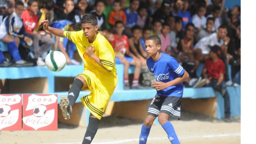 Definen las semifinales en la Copa Coca-Cola de Fútbol Inter-Escolar 2015 Definen las semifinales en la Copa Coca-Cola de Fútbol Inter-Escolar 2015