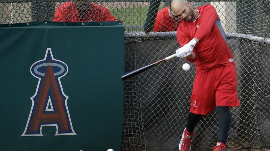 Albert Pujols desafía a los equipos a que les hagan los cambios defensivos