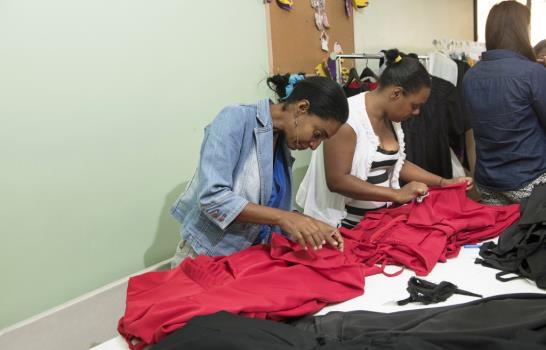 Vicepresidencia y CCN lanzan colección Cayena en apoyo a mujeres de escasos recursos