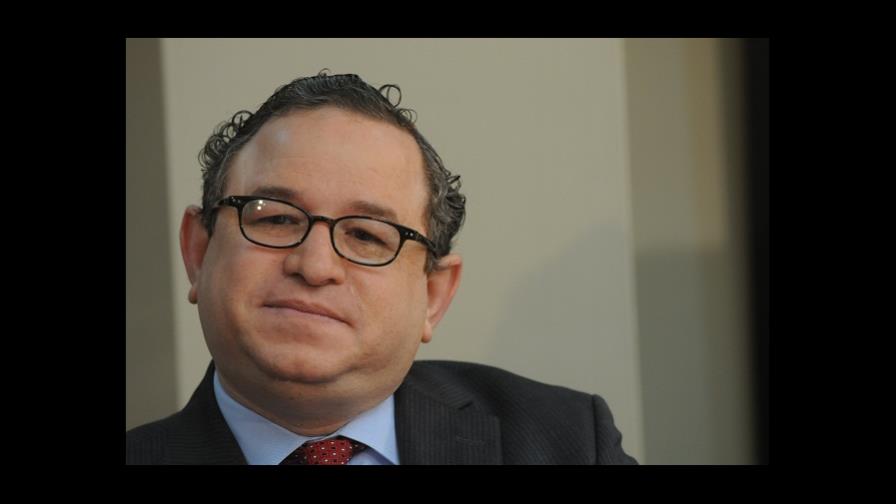 Gobierno y los industriales analizan mecanismos para evitar comercio ilícito y el contrabando Gobierno y los industriales analizan mecanismos para evitar comercio ilícito y el contrabando