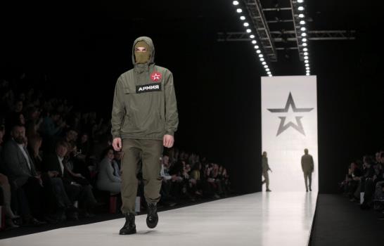 Lanzan marca de ropa inspirada en el ejército ruso