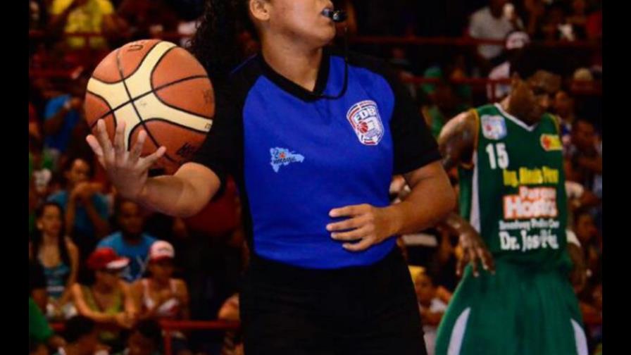 Cuello viste de mujer el arbitraje dominicano a nivel internacional