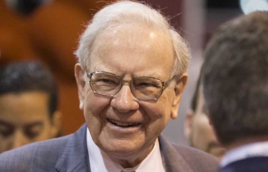 Warren Buffett defiende prácticas en reunión con accionistas