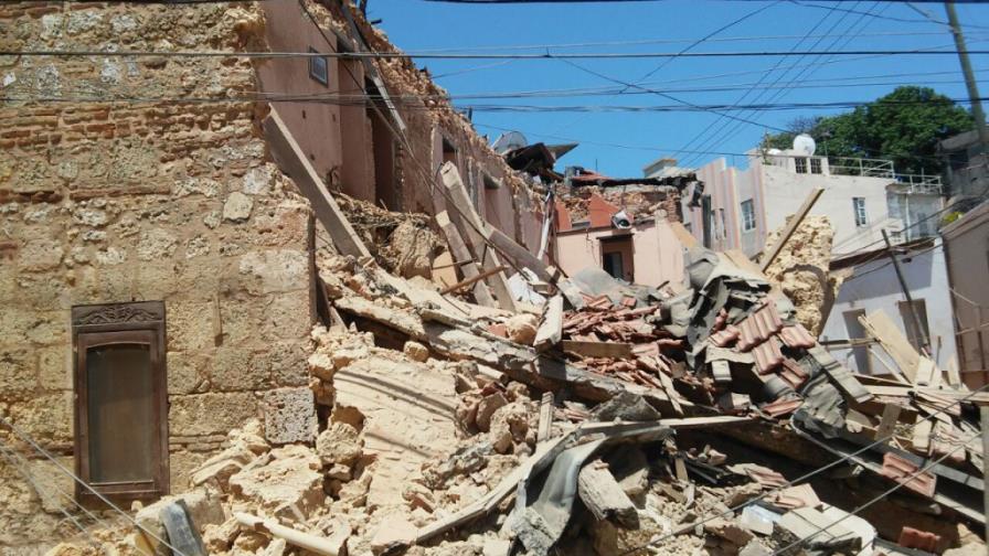 Investigan causas del colapso del Hotel Francés en la Zona Colonial