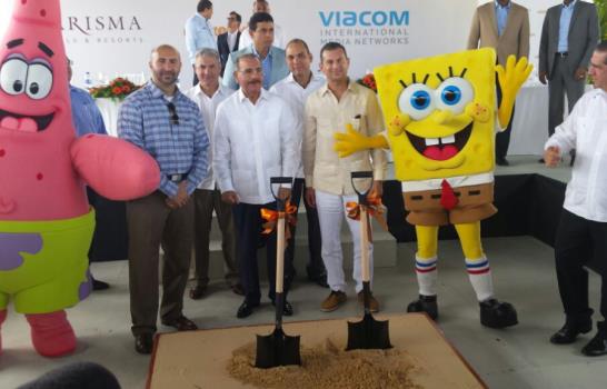 Presidente Medina asiste a la inauguración del hotel Nickelodeon