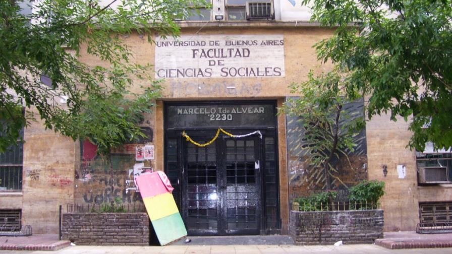 Escándalo por muestra sexo explícito en facultad argentina