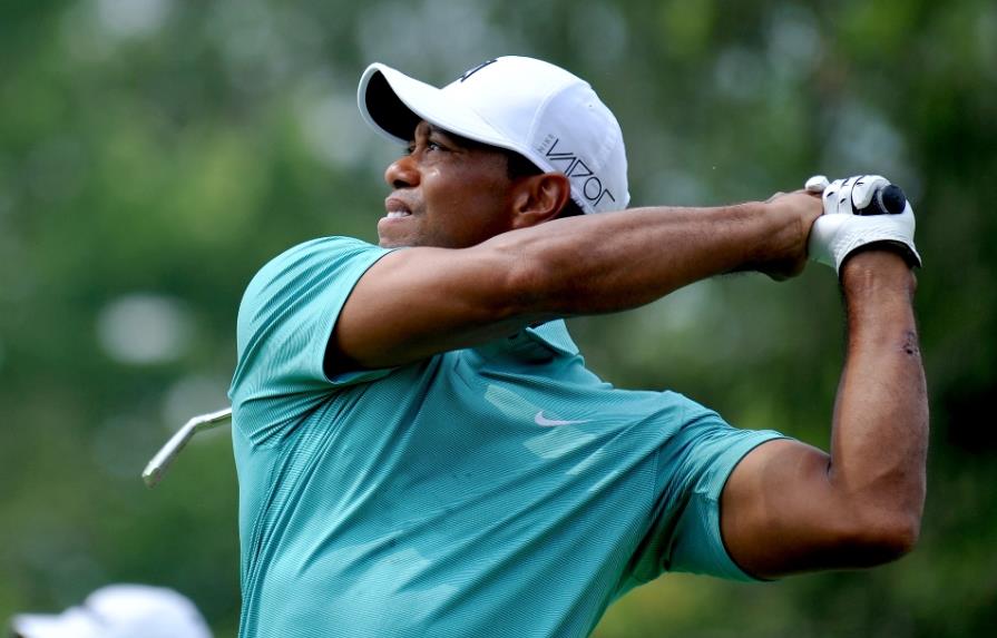 Tiger Woods logra ronda de 66 en Greenbrier Classic