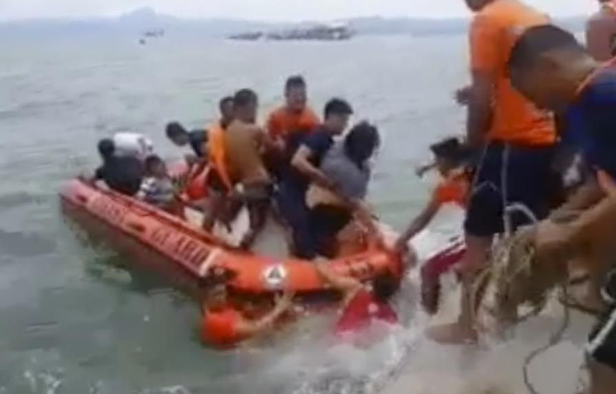 Aumentan a 50 los muertos por naufragio de ferry filipino