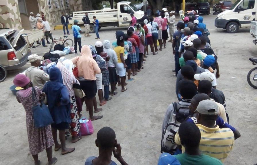 Repatrian a 320 haitianos ilegales