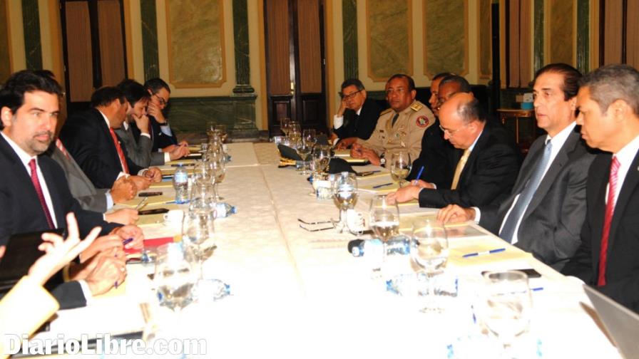 Analizan contrabando y el comercio ilícito en la República Dominicana