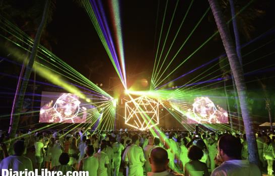 Desalia deleitó a miles con un gran espectáculo de electrónica y luces
