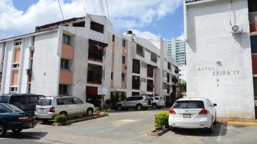 Los moradores del Erika IV sienten que le niegan el servicio de agua Los moradores del Erika IV sienten que le niegan el servicio de agua