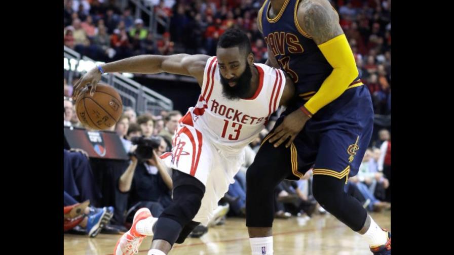 James Harden, suspendido 1 partido por patear a LeBron James James Harden, suspendido 1 partido por patear a LeBron James