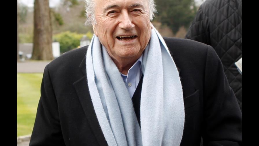 Rival de Joseph Blatter corteja el voto sudamericano