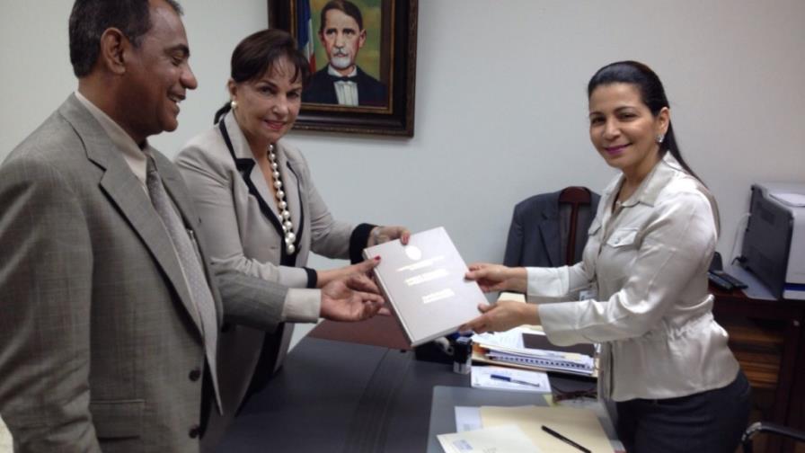 El PRD entregó ayer a la JCE su informe financiero de 2014