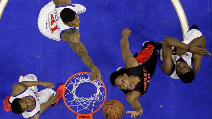 DeRozan destaca en la cancha y Vásquez como adivino