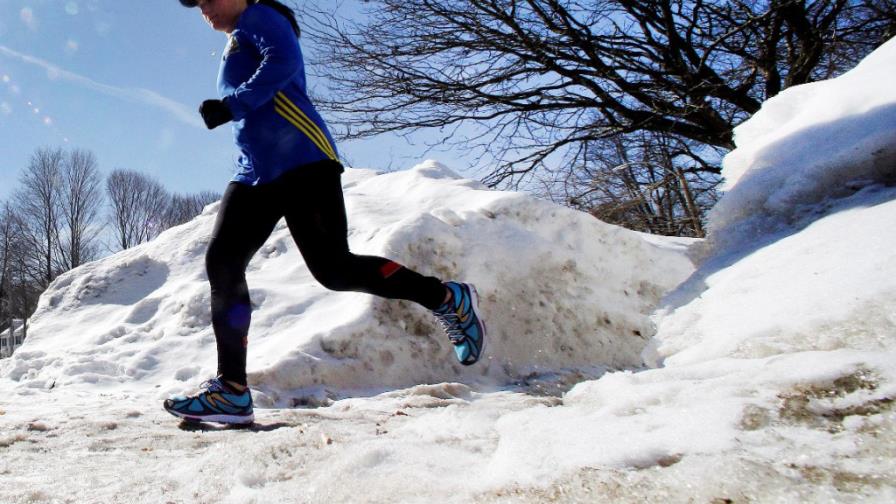 Nieve y hielo preparan a los corredores de Maratón en Boston Nieve y hielo preparan a los corredores de Maratón en Boston