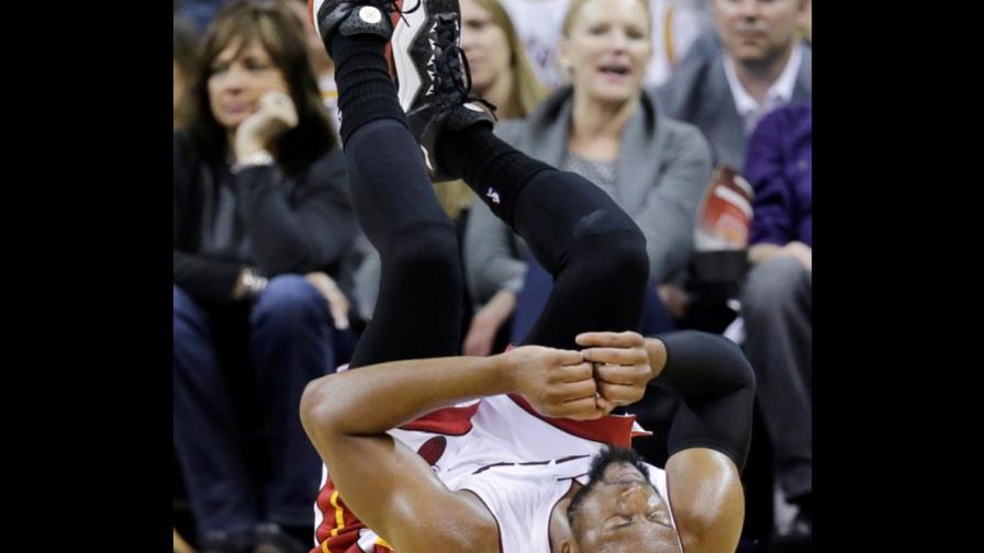 Heat pierde ante Cavaliers tras golpe en la rodilla de Wade