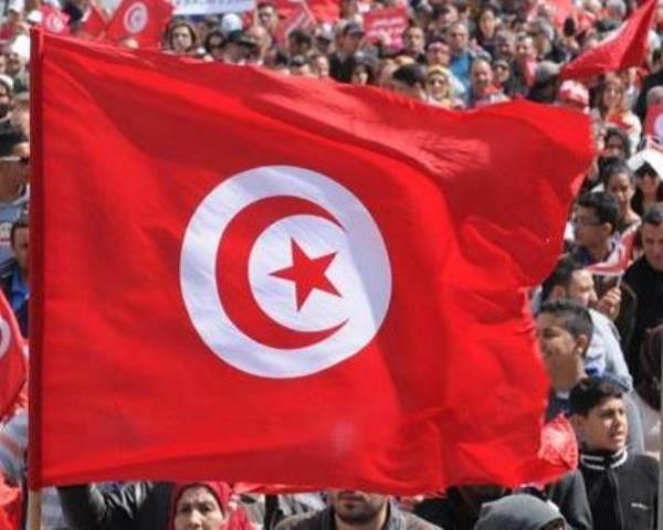 Despliegan en Túnez la bandera más grande del mundo
