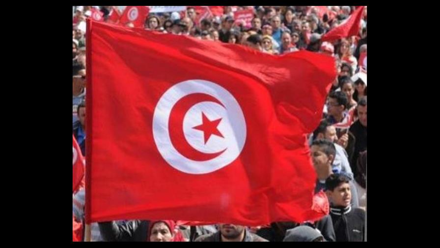 Despliegan en Túnez la bandera más grande del mundo