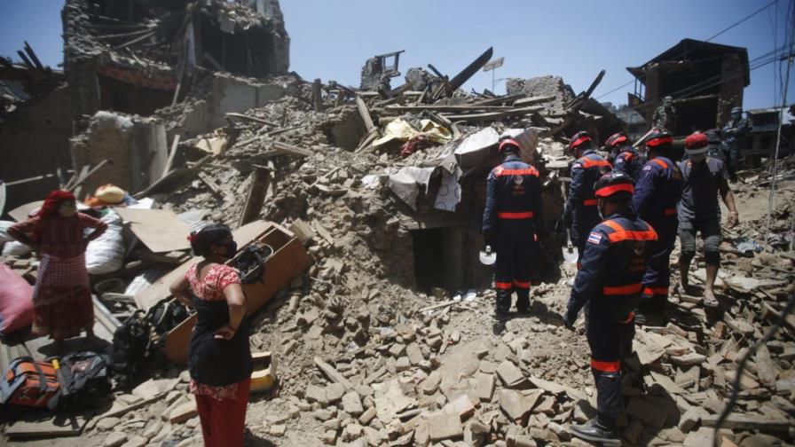 Nepal recupera de a poco pulso paralizado por el terremoto