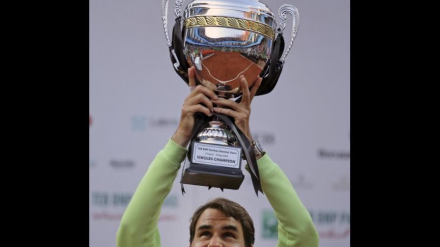 Roger Federer se lleva la corona en torneo de Estambul