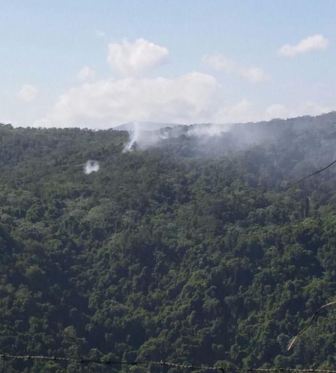 Incendio forestal aún afecta montañas de Jarabacoa