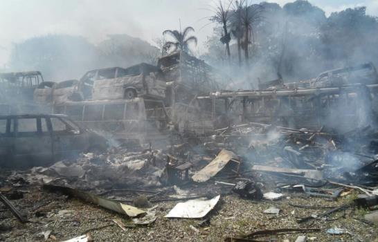 Un incendio consume el almacén de Conatra del kilómetro 18 de la autopista Duarte