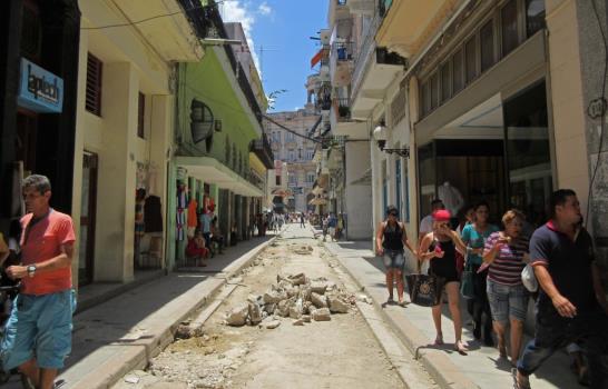 La Habana Vieja: El turismo se mezcla con vida cotidiana