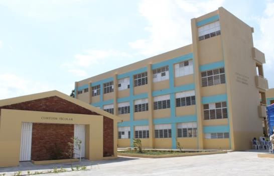 Presidente Medina entrega tres escuelas en la provincia San Juan