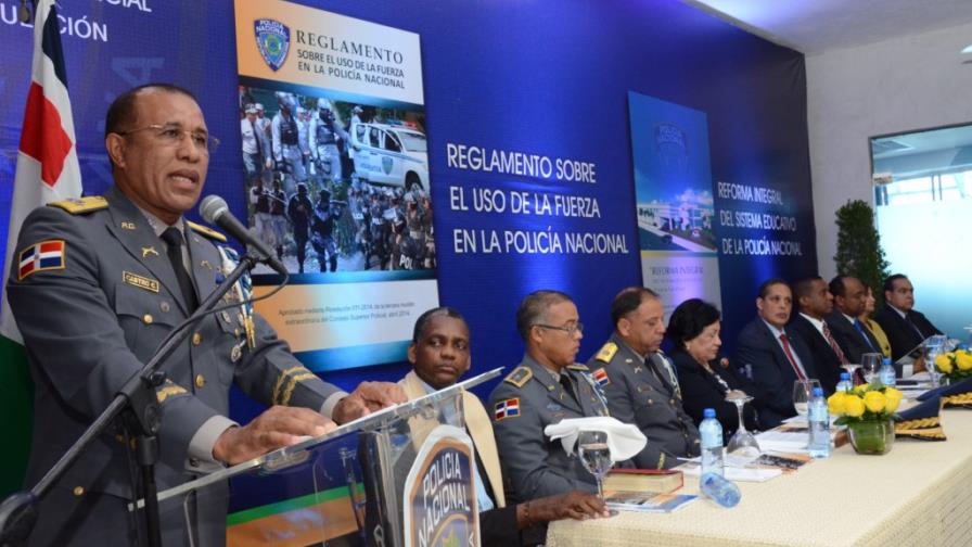 Aspirante general de la Policía Nacional debe tener dos maestrías y especialidades Aspirante general de la Policía Nacional debe tener dos maestrías y especialidades