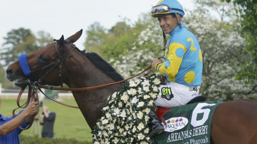 Víctor Espinoza tendrá la monta American Pharoah