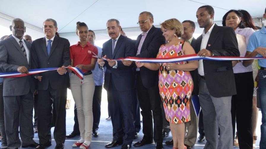 Danilo Medina entrega tres nuevas escuelas a San Juan de la Maguana