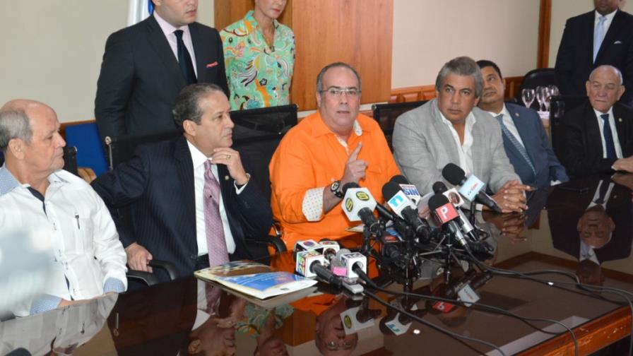 Senadores solicitan interpelar al director de Aduanas