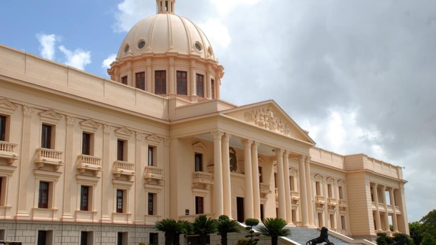 Presidente Medina acude al Palacio Nacional en feriado de Corpus Christi