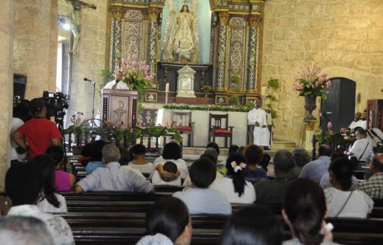 Párroco pide a Dios que perdone a políticos que hacen alianzas para beneficio particular