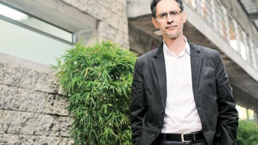 El escritor colombiano Pablo Montoya gana el premio Rómulo Gallegos