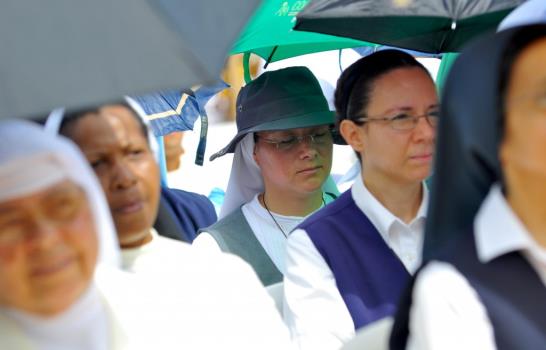 Nuncio exhorta a feligreses a comulgar con frecuencia