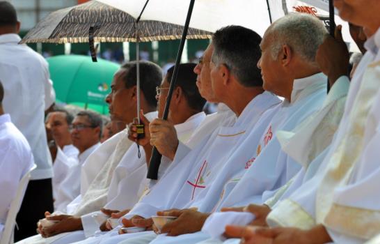 Nuncio exhorta a feligreses a comulgar con frecuencia