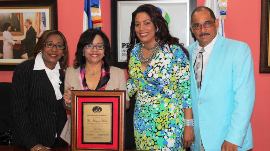 Fundación Media Luna reconoce a directora de Pro Consumidor