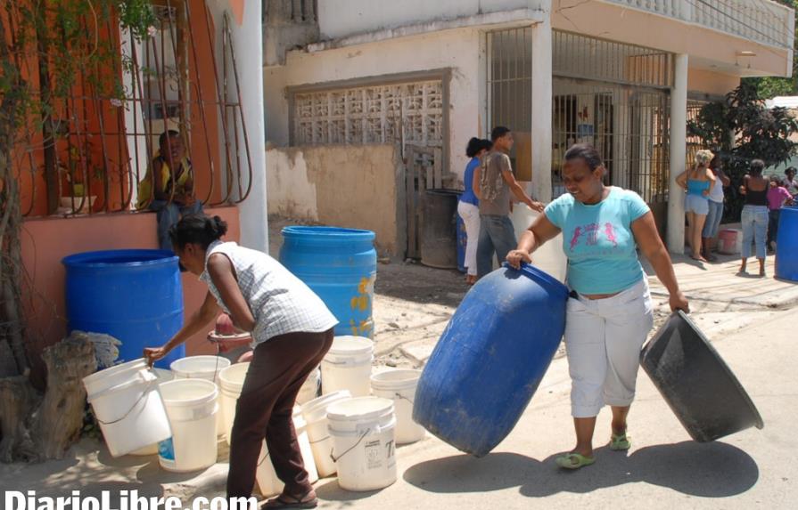 Retroexcavadora produjo avería que deja cien barrios sin agua
