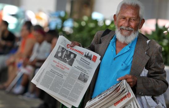 Fidel Castro reaparece en fotografías que aplacan los rumores sobre su salud